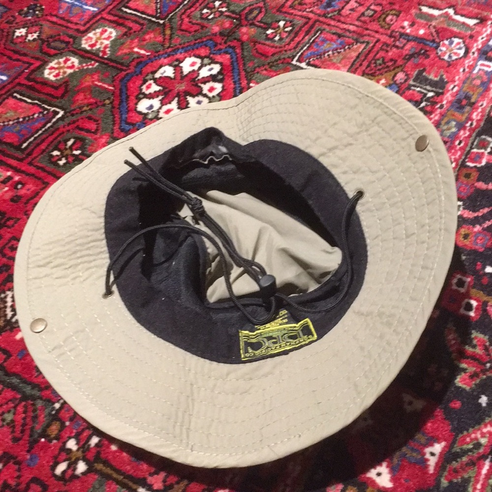 Bucket hat. - Picture 2 of 2